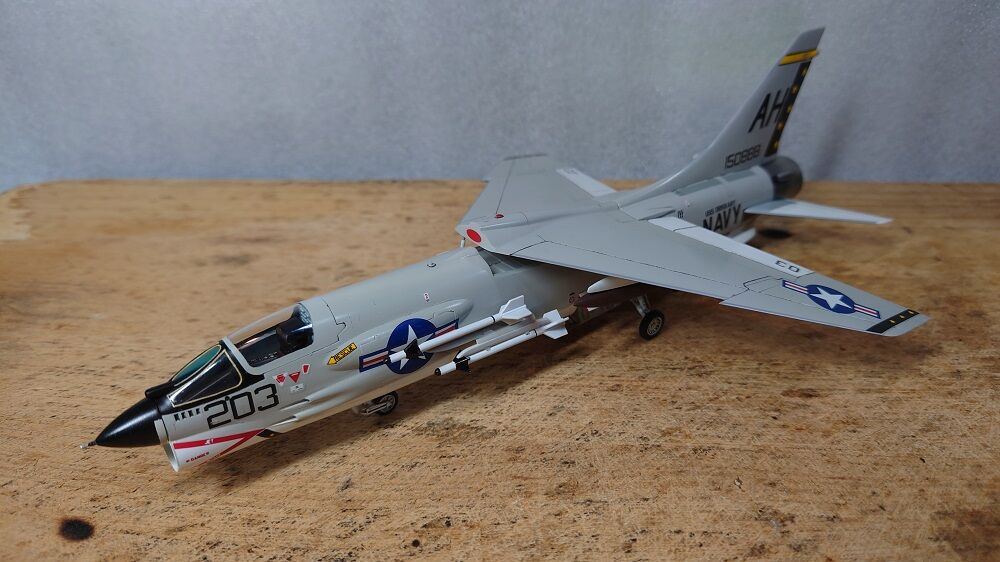 プラモデル】ハセガワ 1/72 F-8E クルーセイダー 完成 : 鶴岡畳 プラモデル】ハセガワ 1/72 F-8E クルーセイダー 完成 : 鶴岡畳