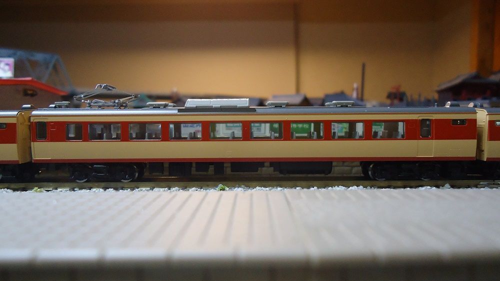 鉄道模型】TOMIX・JR 183系特急電車(房総特急・グレードアップ車) その2 : 鶴岡畳産業ブログ-最強猫!?バーニーと遊ぼ-