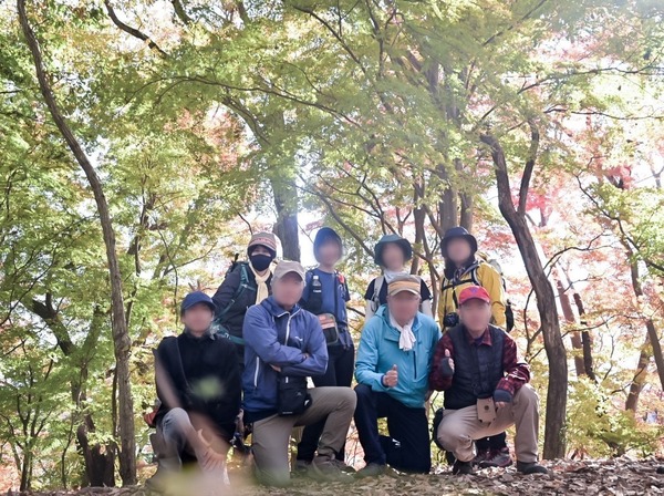 LINE_ALBUM_紅葉の生瀬富士・月居山_241126_1