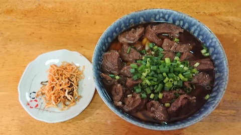 まゆみちゃん肉うどん漬物