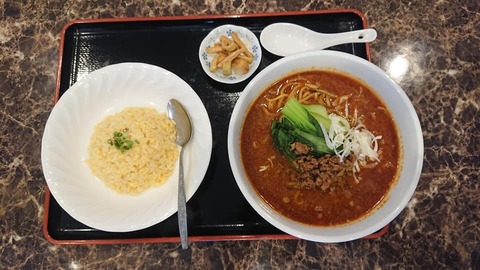 瑛翔楼担々麺セット