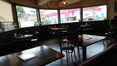 ワールド戸畑店内