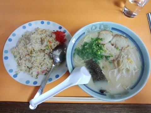 桃園ラーメンとやきめし半分セット