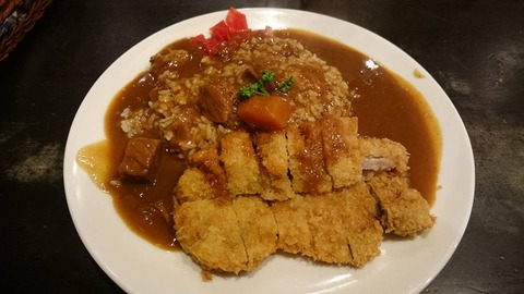 こがねむしカツカレー