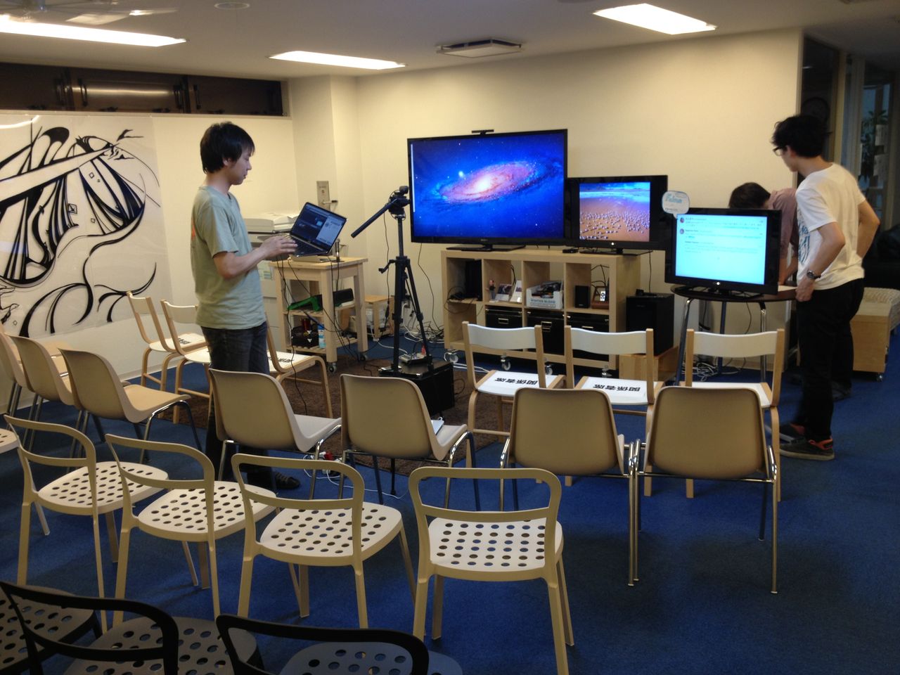 Garage labs Friday Night、準備の様子。Ustream中継も行う