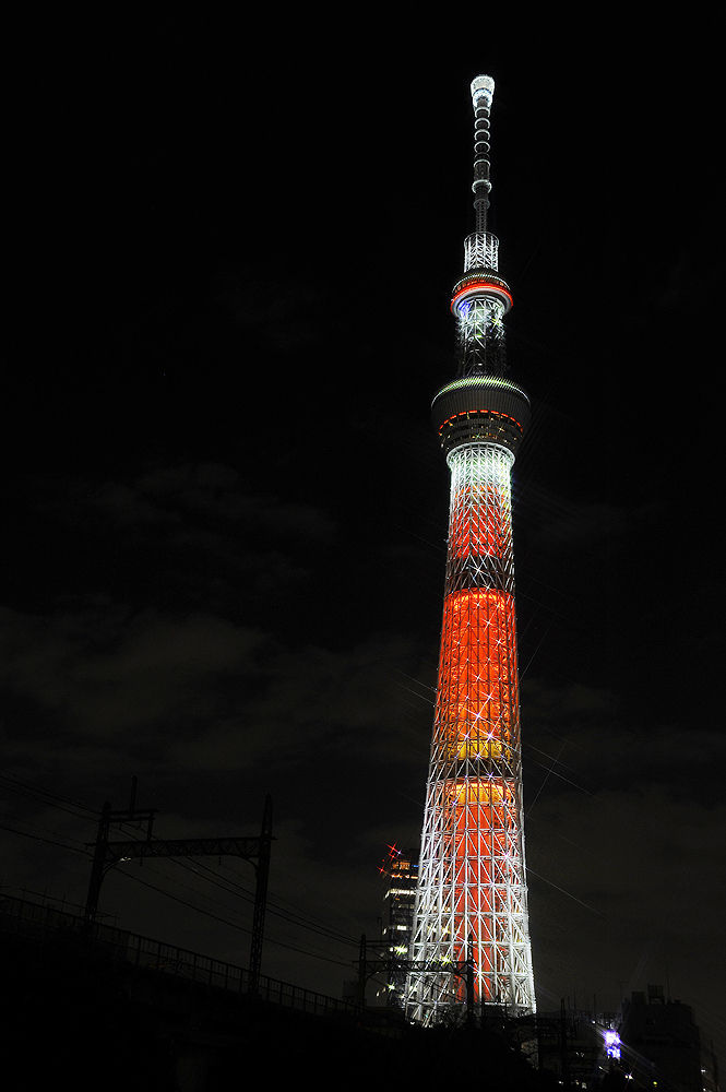 東京スカイツリー クリスマスカラー赤 グリンのライティングアップ 夜景