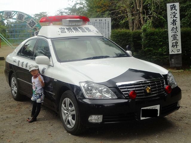 奥さまは中国人 パトカーとツーショット