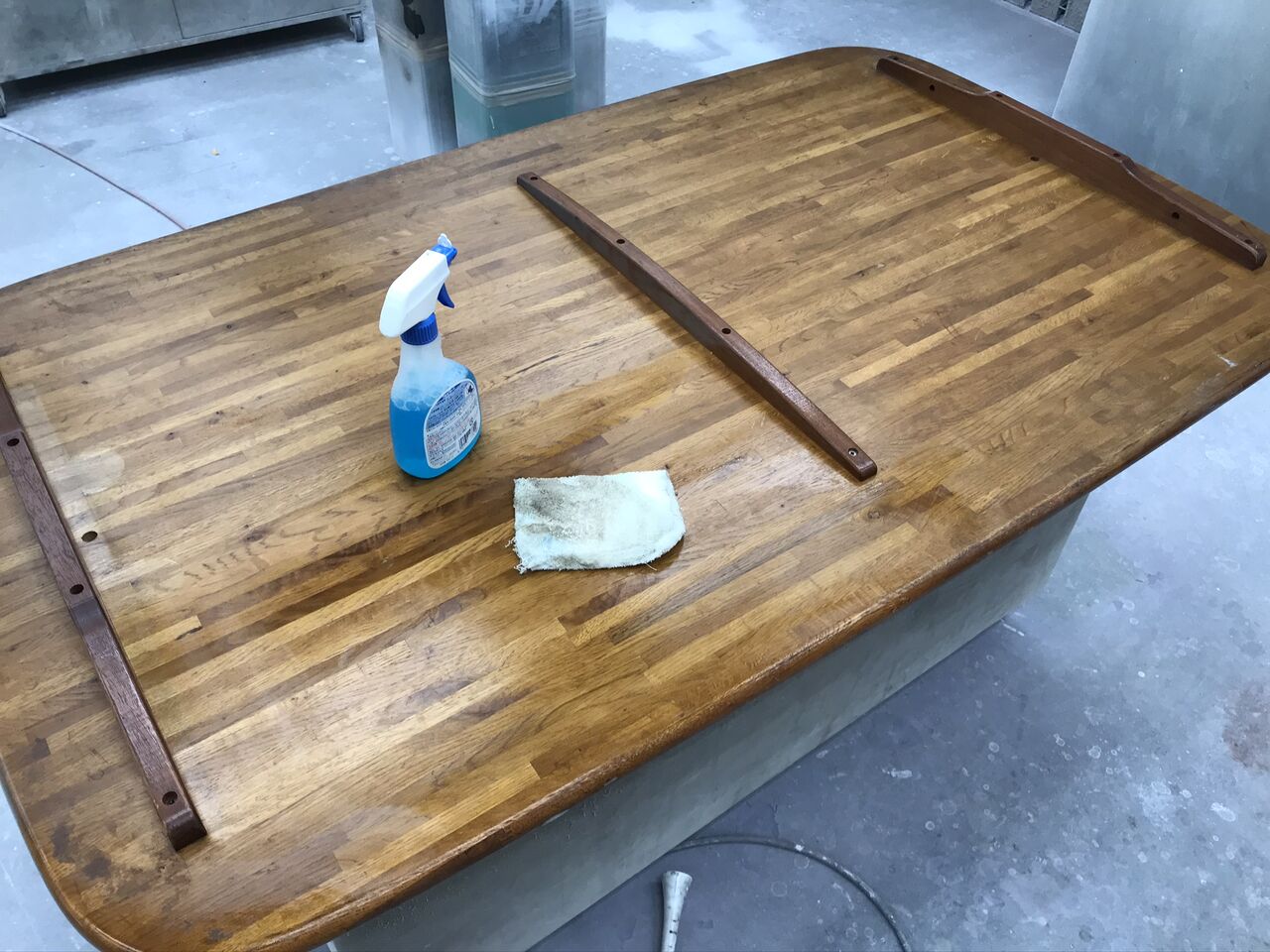 ダイニングテーブルの塗り直し（前編） : ニシザキ工芸(株)塗装部 工房