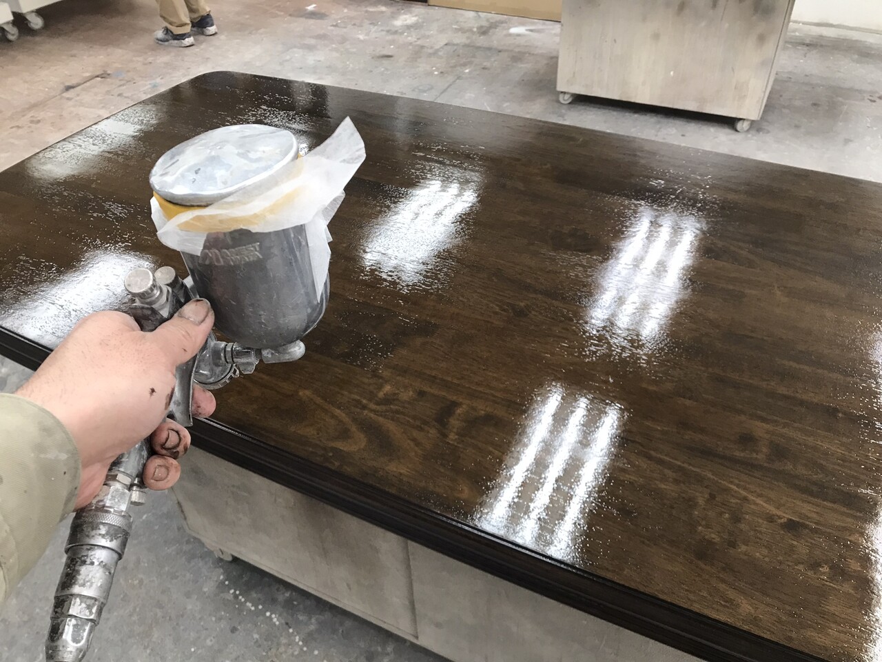 塗装メンテナンスでここまで美しく！テーブル天板の事例集 : ニシザキ