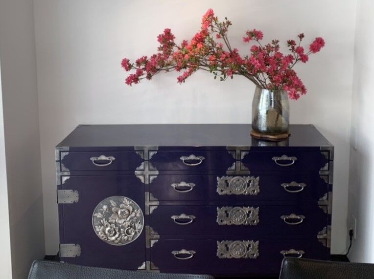 モダンな空間にも合う。民芸箪笥の塗り直し : ニシザキ工芸(株)塗装部