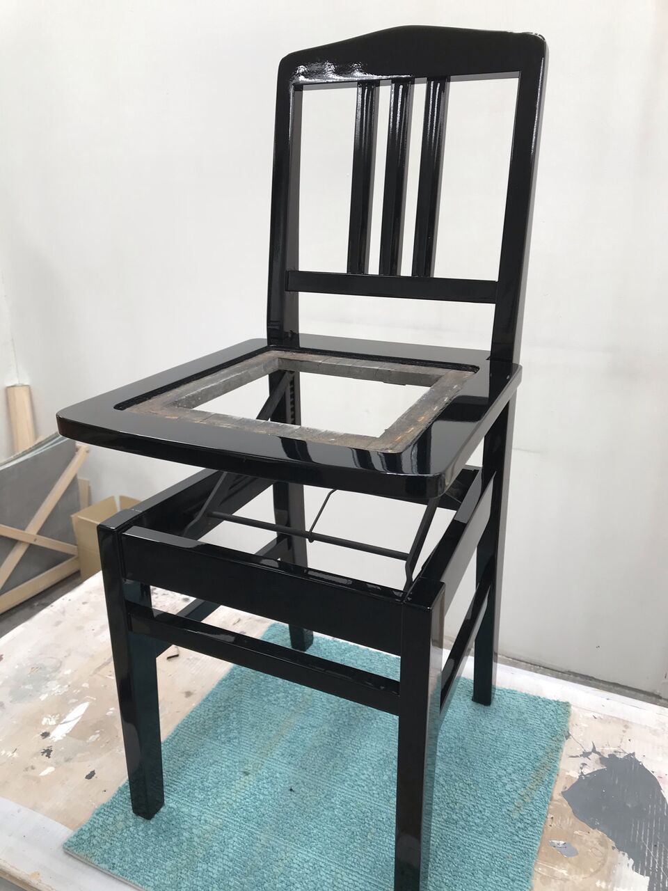 思い出のピアノ椅子の塗り直し ニシザキ工芸 株 塗装部 工房日誌 2 思い出のピアノ椅子の塗り直し ニシザキ工芸 株 塗装部 工房日誌 2