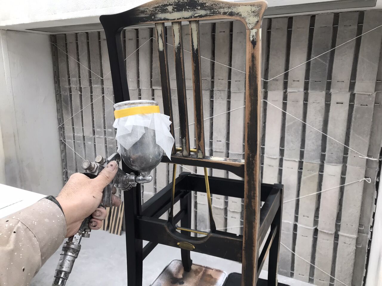 思い出のピアノ椅子の塗り直し Part3 : ニシザキ工芸(株)塗装部 工房日誌 2