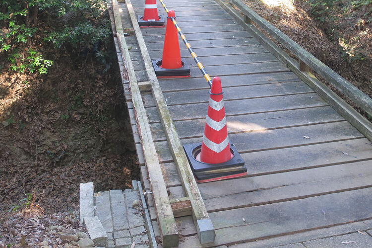小山城跡で見た橋 偏気庵のtosoyan 今日も暢気だ