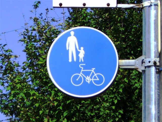 自転車及び歩行者専用の標識 偏気庵のtosoyan 今日も暢気だ 自転車及び歩行者専用の標識 偏気庵のtosoyan 今日も暢気だ
