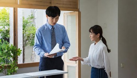 Firefly アパートの障子が破れて大家さんに怒られている様子 55467