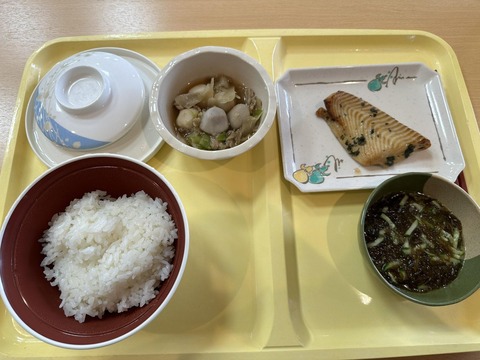 【質素…】精神病院入院中、ワイの昼飯ｗｗｗｗ　　