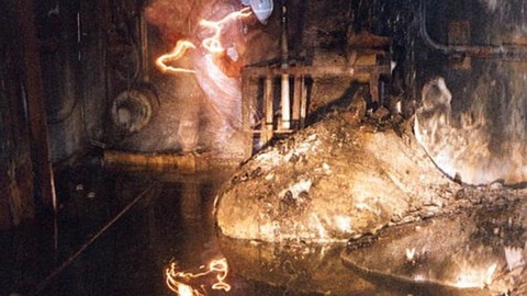 【悲報】チェルノブイリの「象の足」、直径2Mで100トンの重量があった
