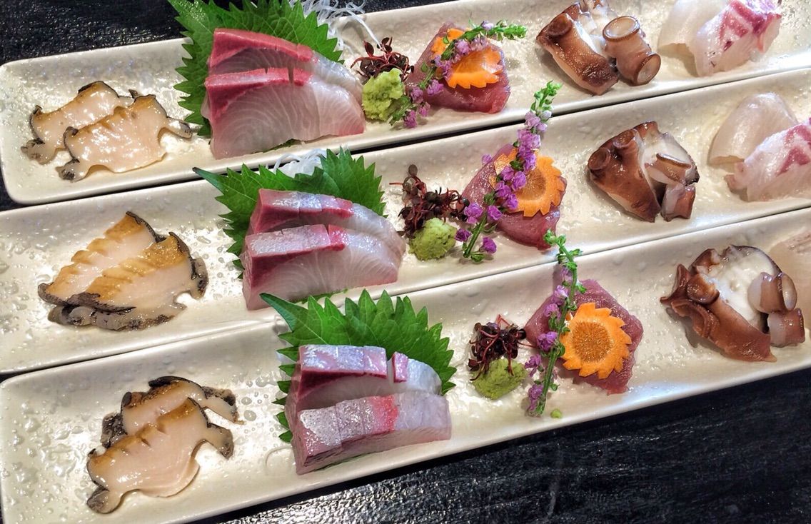 お造り盛りと茜霧島 和料理 と魚