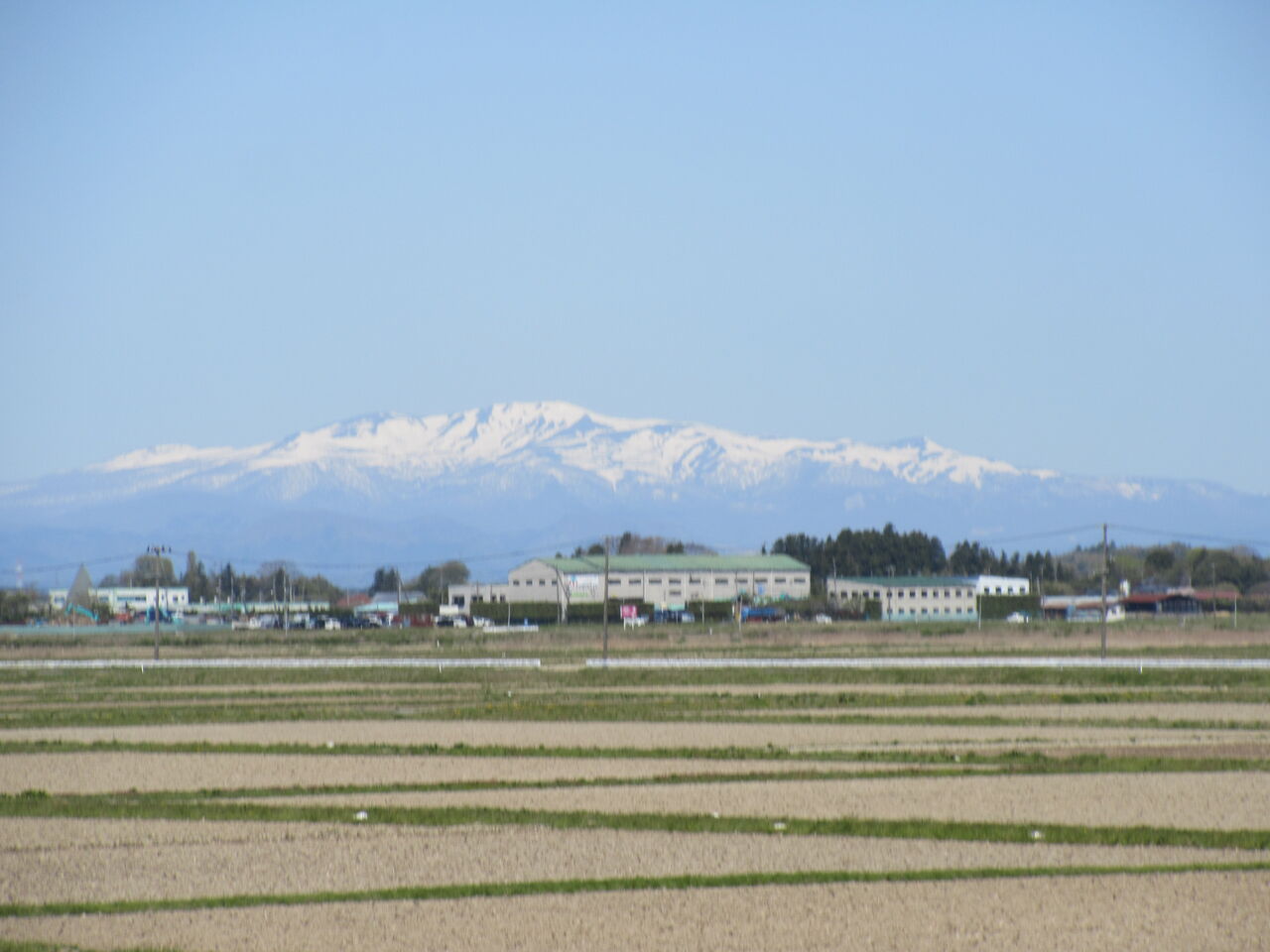 わが町から眺める奥羽山脈 どんくまさんの山まゆ日記