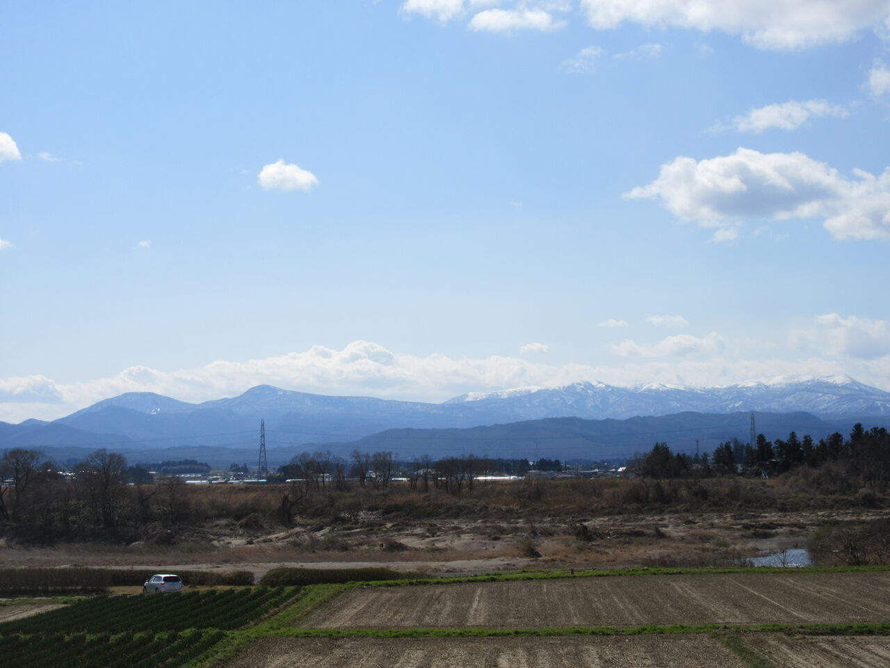 わが町から眺める奥羽山脈 どんくまさんの山まゆ日記