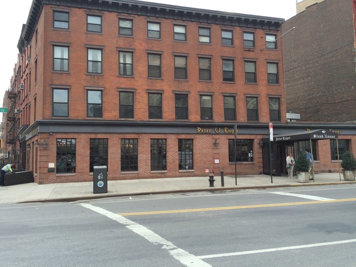 Ny突然一人旅 ステーキの老舗peter Lugerは時間を選べば混んでない 突然旅日記 気まぐれ一人旅