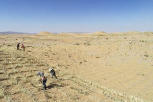 【画像】 中国さん、砂漠に太陽光パネル敷き詰めてとんでもない事になってしまうｗｗｗｗｗｗｗ
