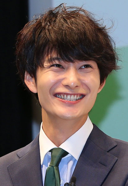 岡田将生 天然パーマがコンプレックスだった あの実力派俳優と 天パ対決 も ろいアンテナ