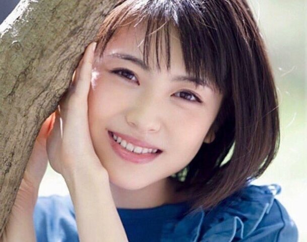 バスト渓谷を解禁 浜辺美波 水着写真集 発売で飛び交う 期待と不安 ろいアンテナ バスト渓谷を解禁 浜辺美波 水着写真集 発売で飛び交う 期待と不安 ろいアンテナ