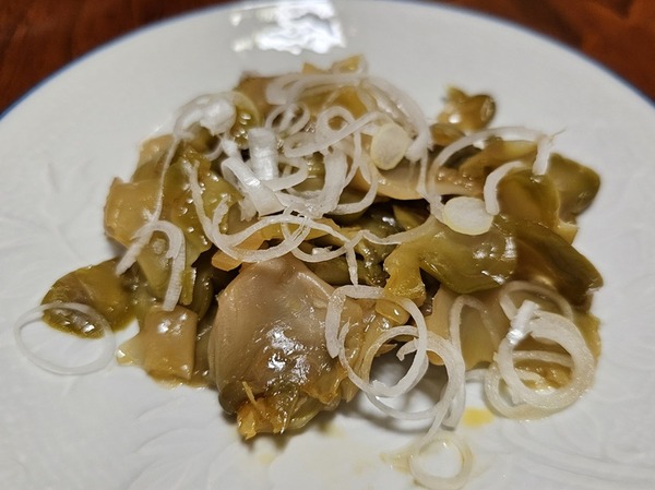 お通しはザーサイ