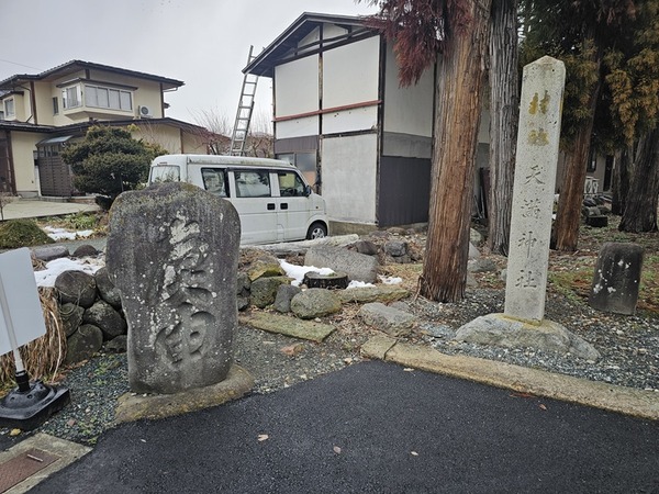 入り口の庚申塔