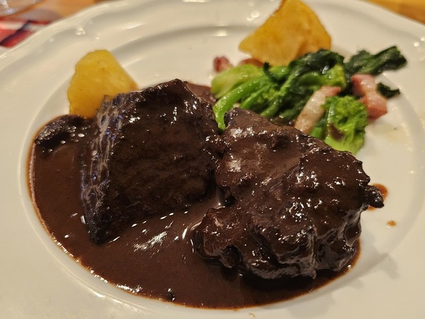 牛肉の赤ワイン煮