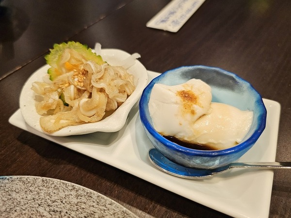 豆腐とミミガー