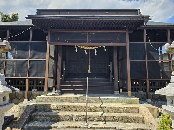 白山神社拝殿