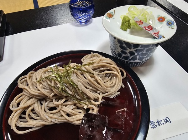 食事はお蕎麦。