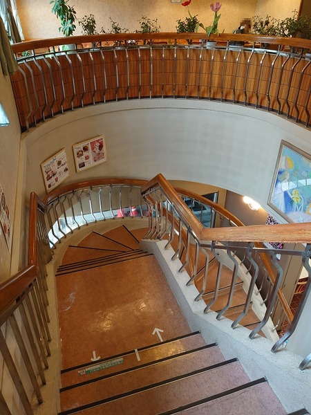 この階段、1。