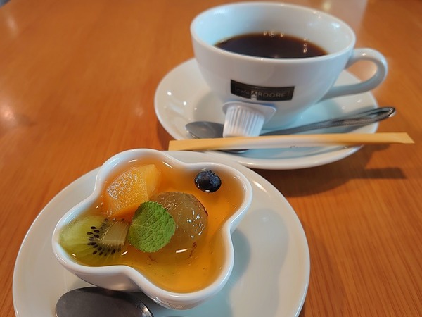 デザートとコーヒー。