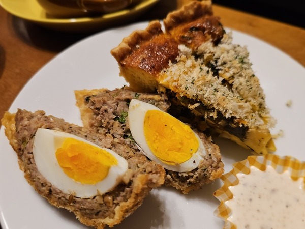 キッシュとスコッチエッグ