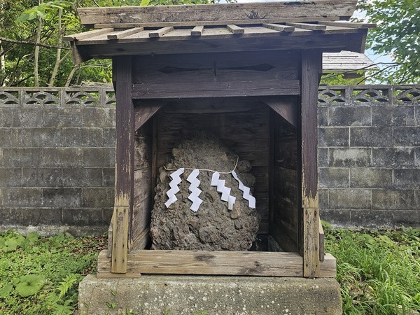 さざれ石か?