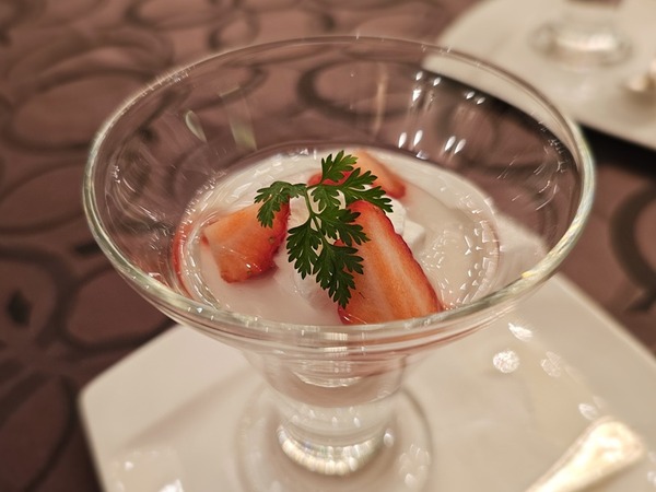 06 いちごのデザート