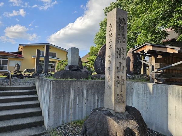 またしても村社。