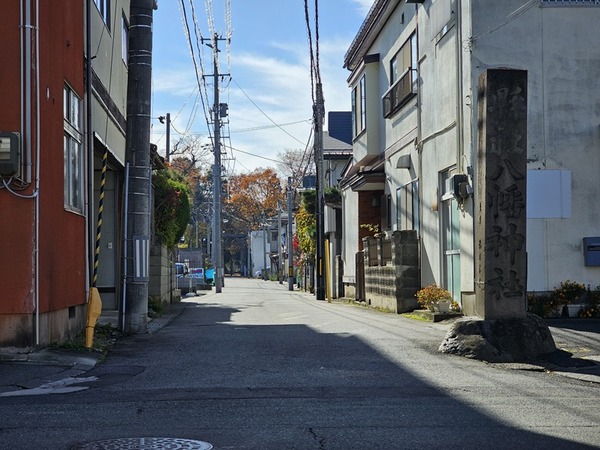 六椹八幡宮への参道
