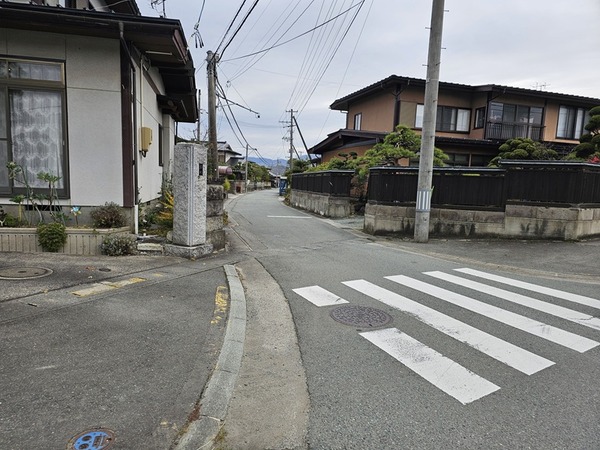 幹線道路を渡ってさらに北へ