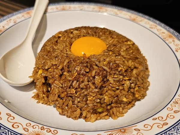 黒チャーハン。