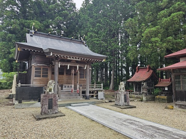 拝殿と