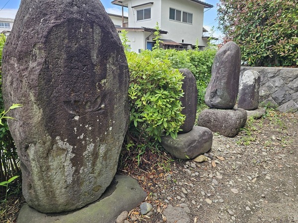 ここでも石碑
