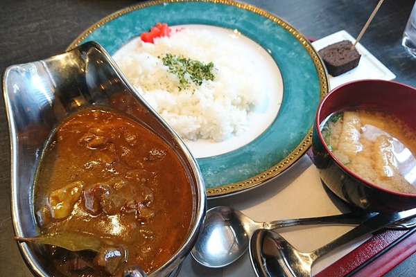 牛すじ煮込みカレー。