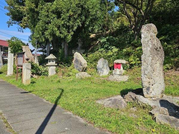大宮子安神社 右