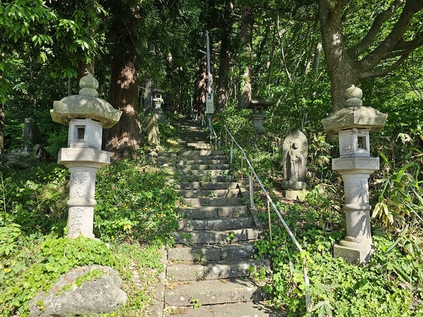 こっちが妙見堂