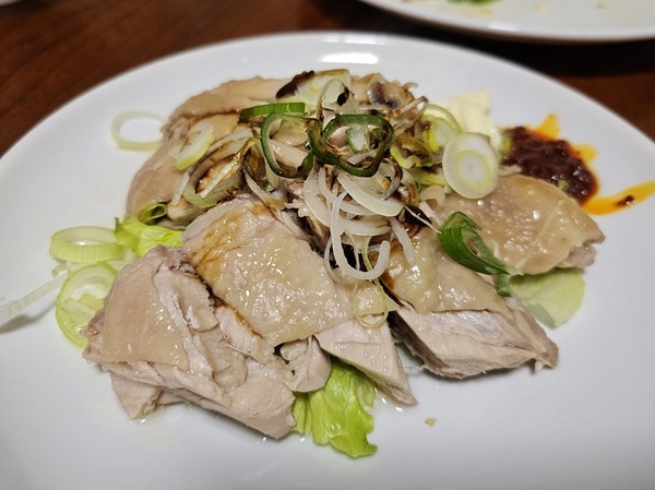 蒸し鶏のソースがけ