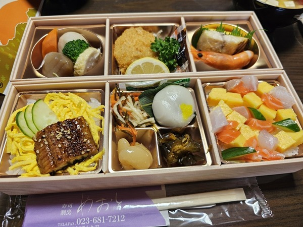 めおと二段重弁当